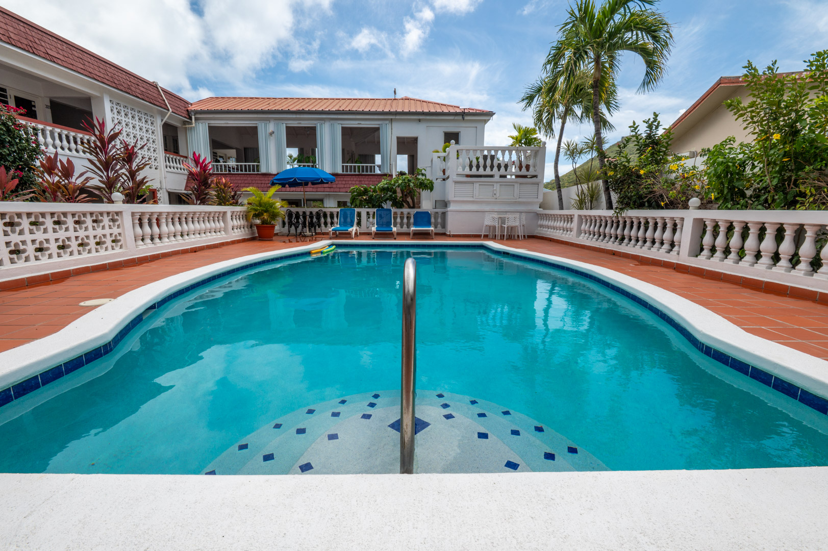 "Enjoy the tradition of creole hospitality in an intimate atmosphere"